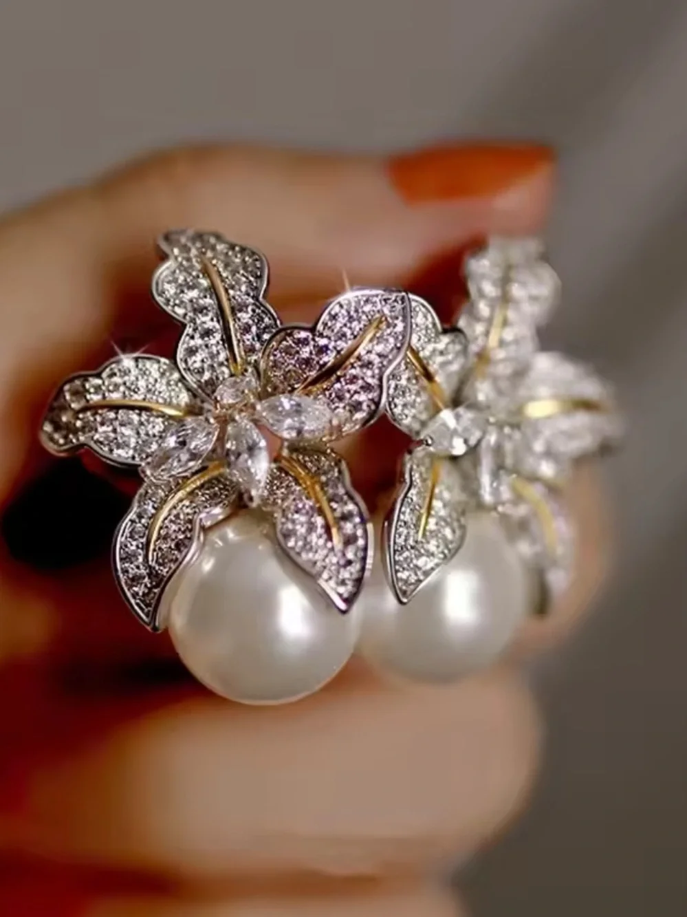 Elegant Pearl & Crystal Flower Stud Earrings - White Pearl